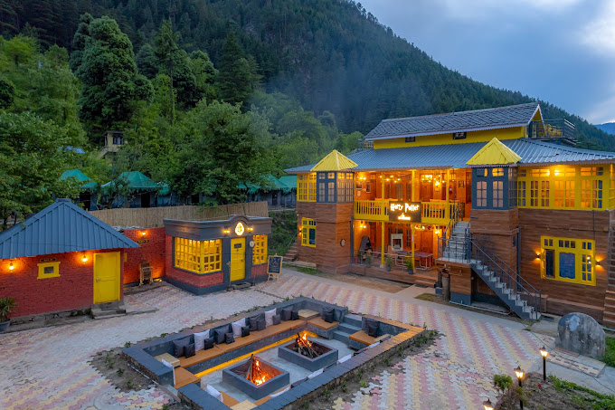 Whoopers Boutique Kasol