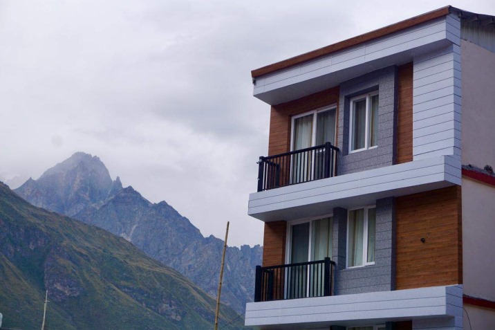 Hotels In Badrinath Near Temple.